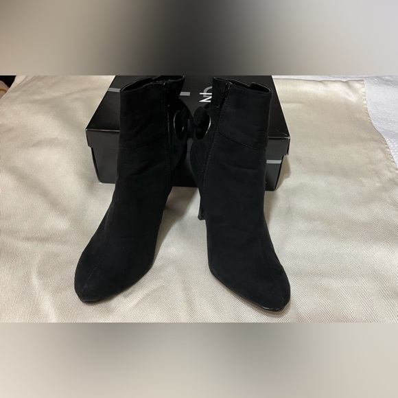 New Directions Ladies bootie black suede material 3.5 inch heel with bow. - Picture 5 of 10